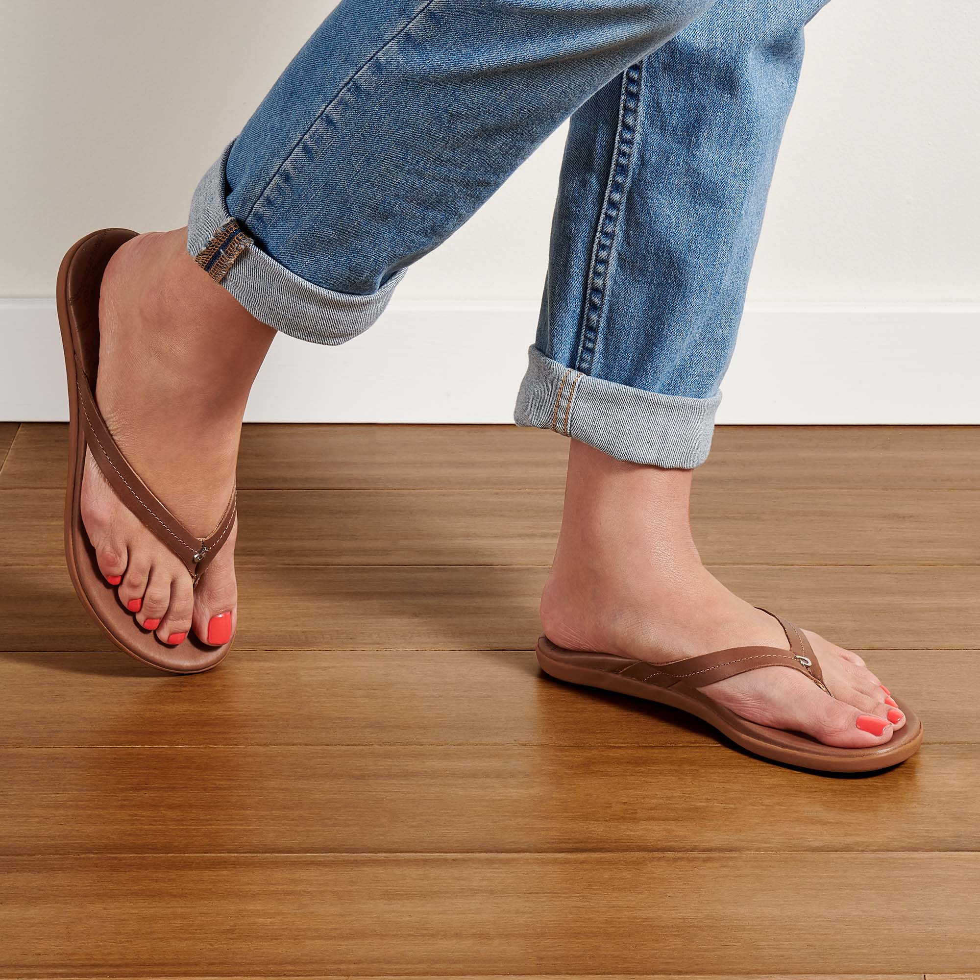 OLUKAI HONU WOMENS SANDAL - TAN - Image 4