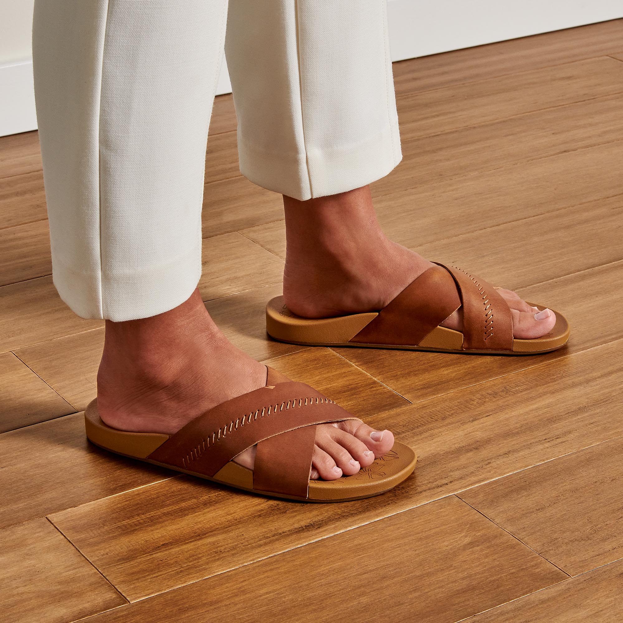 OLUKAI KIPE'A 'OLU WOMENS SANDAL - SAHARA - Image 4