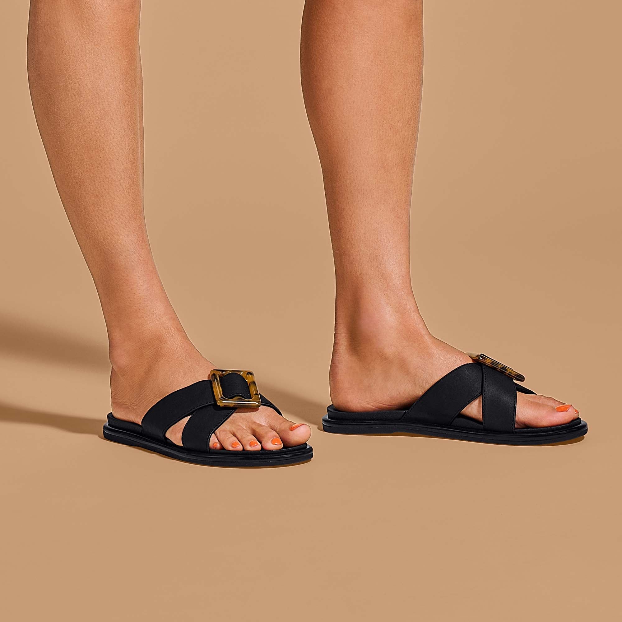 OLUKAI LA 'I WOMENS SLIDE - BLACK - Image 5