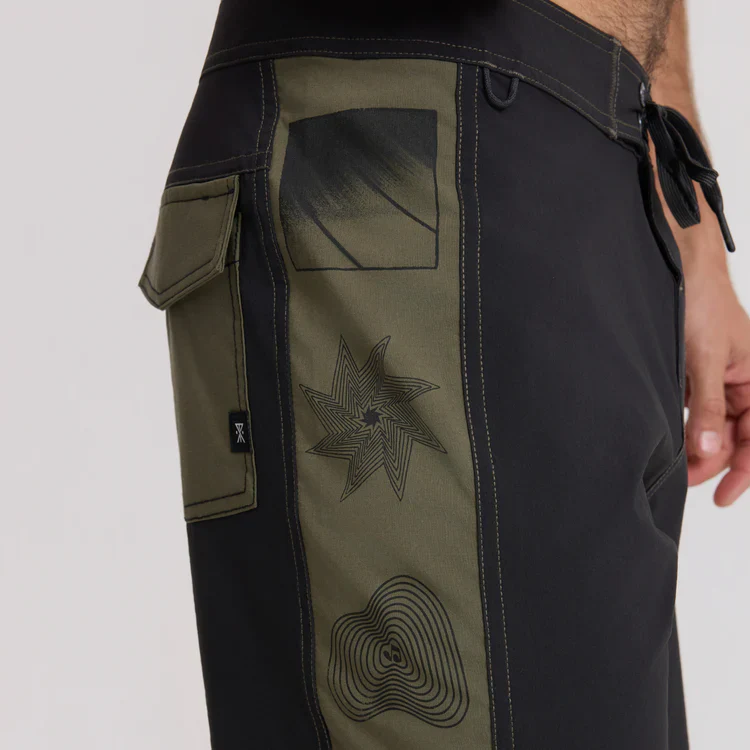 ROARK PASSAGE PANEL BOARDSHORT - BLACK - Image 4
