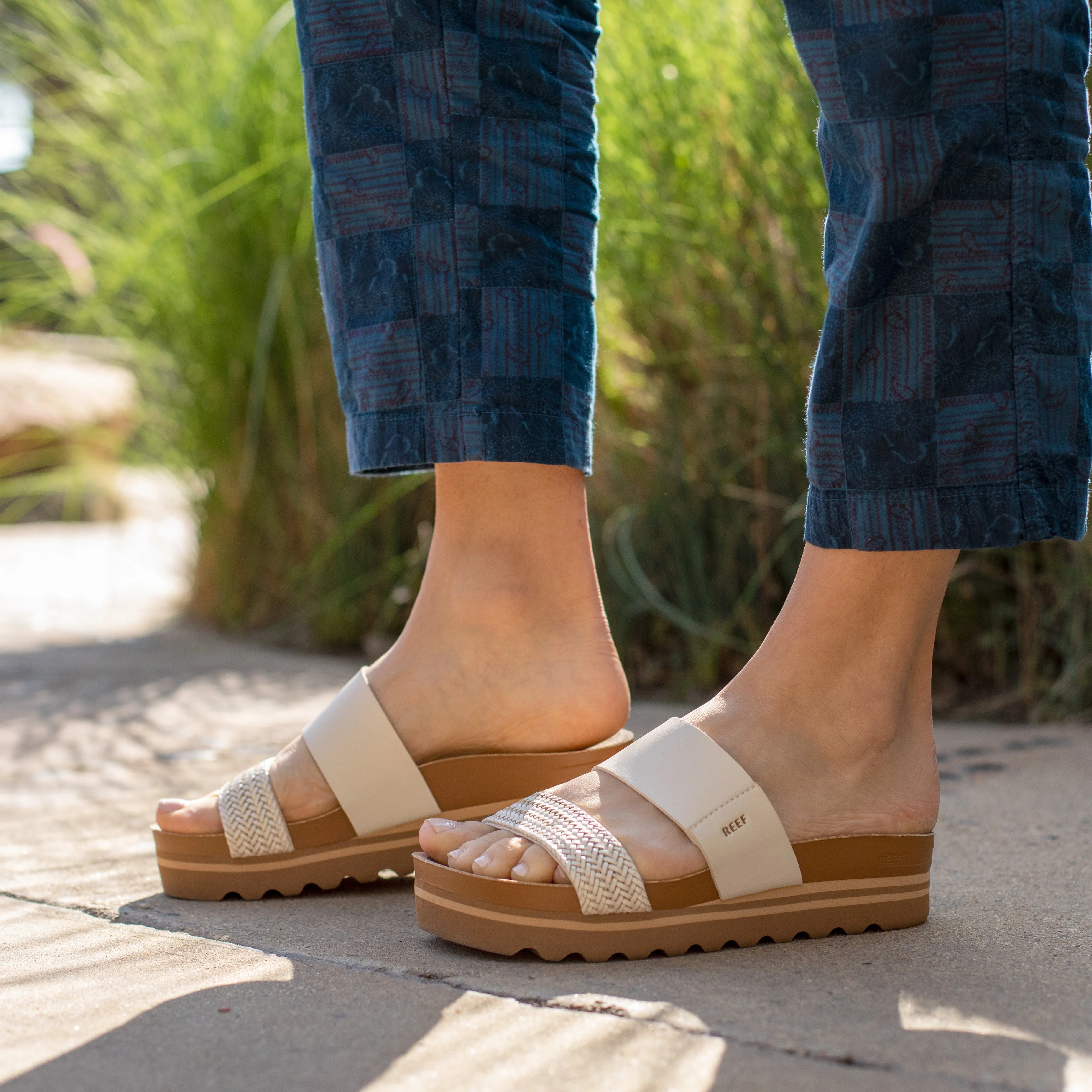REEF CUSHION VISTA HI WOMENS SANDAL - VINTAGE WHITE - Image 3